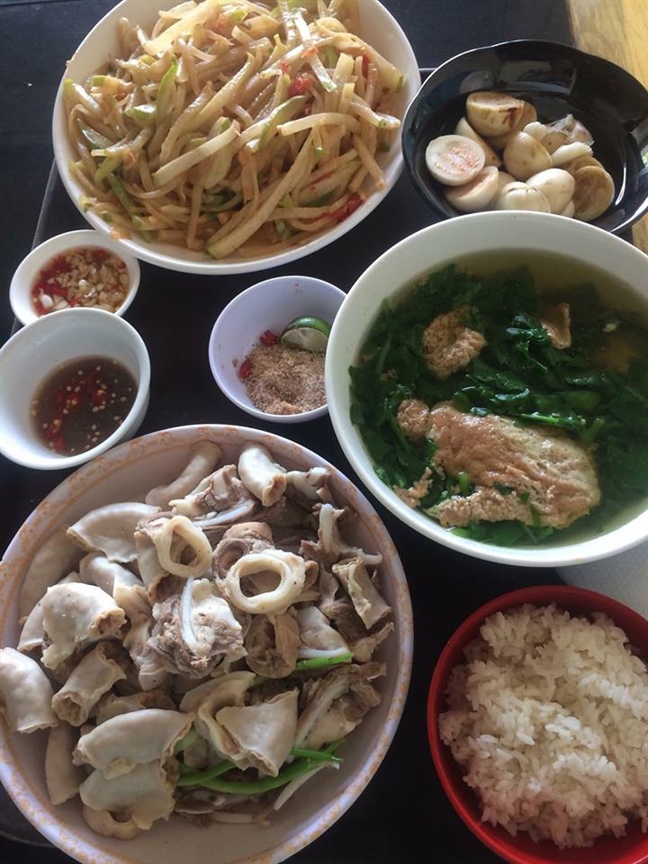 Yêu cô gái nấu ăn giỏi và 'hậu vận' sung sướng của anh chồng khiến dân mạng ghen tị Yeu co gai nau an gioi va 'hau van' sung suong cua anh chong khien dan mang ghen ti