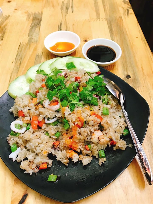 Yêu cô gái nấu ăn giỏi và 'hậu vận' sung sướng của anh chồng khiến dân mạng ghen tị Yeu co gai nau an gioi va 'hau van' sung suong cua anh chong khien dan mang ghen ti