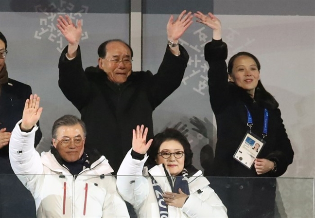 Bóng hồng đặc biệt tháp tùng ông Kim Jong Un sang biên giới Hàn Quốc Bong hong dac biet thap tung ong Kim Jong Un sang bien gioi Han Quoc