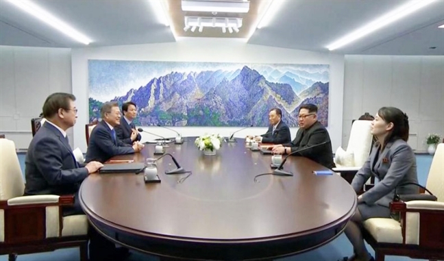 Bóng hồng đặc biệt tháp tùng ông Kim Jong Un sang biên giới Hàn Quốc Bong hong dac biet thap tung ong Kim Jong Un sang bien gioi Han Quoc