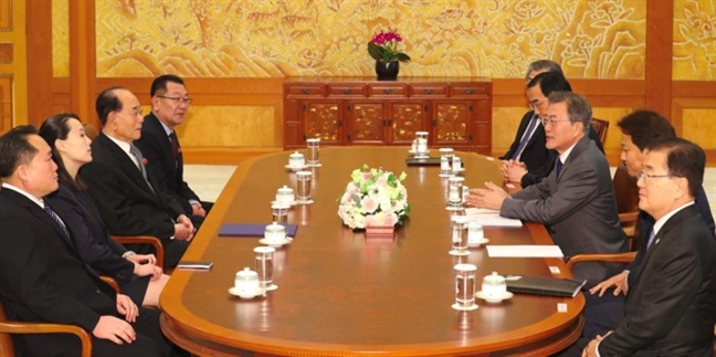 Bóng hồng đặc biệt tháp tùng ông Kim Jong Un sang biên giới Hàn Quốc Bong hong dac biet thap tung ong Kim Jong Un sang bien gioi Han Quoc