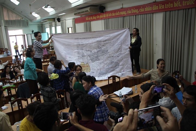 'Người dân Thủ Thiêm bức xúc nhưng cần kiềm chế' 'Nguoi dan Thu Thiem buc xuc nhung can kiem che'