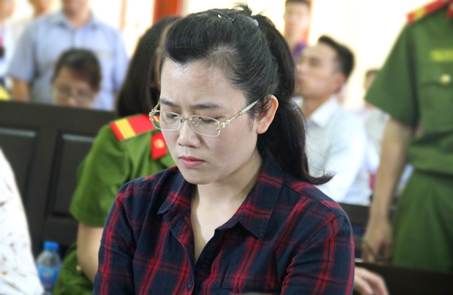 ‘Hot girl’ ngân hàng Eximbank cùng hàng loạt cán bộ, nhân viên hầu tòa ‘Hot girl’ ngan hang Eximbank cung hang loat can bo, nhan vien hau toa