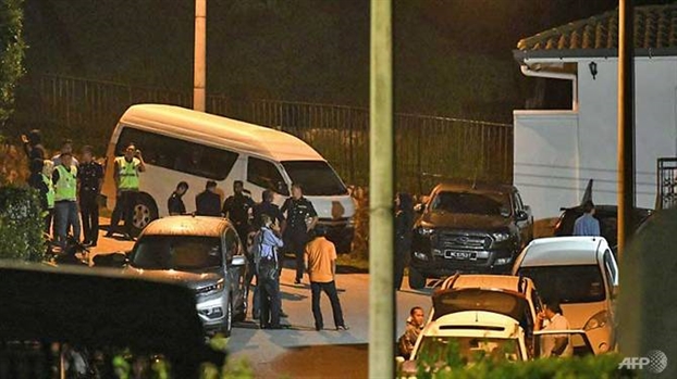 Malaysia thu 72 túi tiền và hàng trăm thùng đồ hàng hiệu nghi của cựu Thủ tướng Malaysia thu 72 tui tien va hang tram thung do hang hieu nghi cua cuu Thu tuong