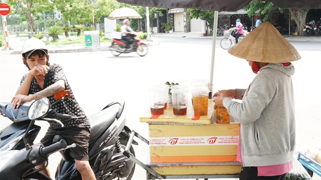 Kiếm tiền triệu mỗi ngày từ bán ly trà tắc 'khổng lồ' Kiem tien trieu moi ngay tu ban ly tra tac 'khong lo'