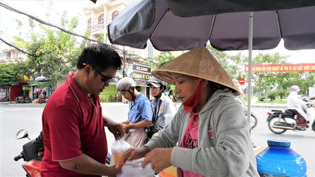 Kiếm tiền triệu mỗi ngày từ bán ly trà tắc 'khổng lồ' Kiem tien trieu moi ngay tu ban ly tra tac 'khong lo'