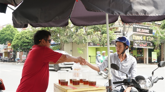 Kiếm tiền triệu mỗi ngày từ bán ly trà tắc 'khổng lồ' Kiem tien trieu moi ngay tu ban ly tra tac 'khong lo'