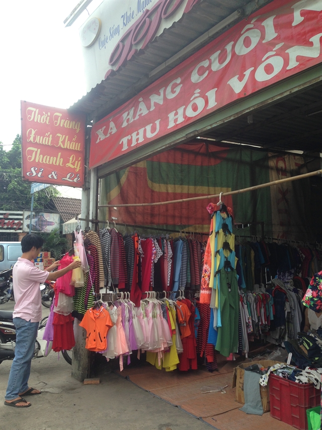 Hàng may mặc giá rẻ tràn lan, người mua mù mờ chuyện hợp quy Hang may mac gia re tran lan, nguoi mua mu mo chuyen hop quy