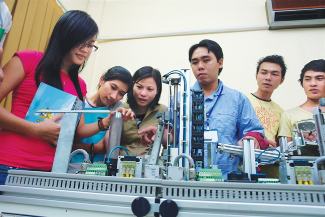 Phấn đấu 2 năm nữa có 40% học sinh chọn học cao đẳng: Không tưởng! Phan dau 2 nam nua co 40% hoc sinh chon hoc cao dang: Khong tuong!