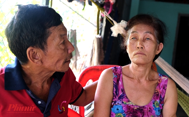 Món quà trị giá hơn tờ vé số độc đắc cho vợ chồng nghèo Mon qua tri gia hon to ve so doc dac cho vo chong ngheo