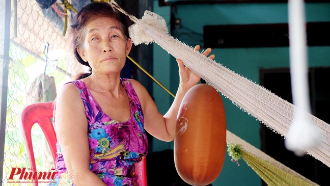 Món quà trị giá hơn tờ vé số độc đắc cho vợ chồng nghèo Mon qua tri gia hon to ve so doc dac cho vo chong ngheo