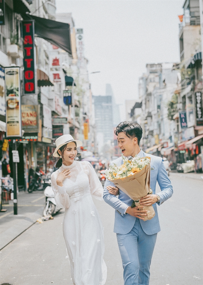 Nàng tiểu thư danh giá phải lòng chàng trai bán hoa quả và duyên phận đẹp như phim Nang tieu thu danh gia phai long chang trai ban hoa qua va duyen phan dep nhu phim