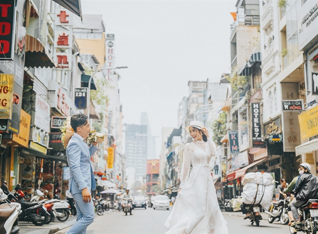 Nàng tiểu thư danh giá phải lòng chàng trai bán hoa quả và duyên phận đẹp như phim Nang tieu thu danh gia phai long chang trai ban hoa qua va duyen phan dep nhu phim