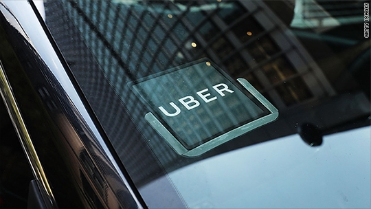 Bị tài xế Uber quấy rối, 9 phụ nữ kêu gọi quyền đoàn kết trước tòa Bi tai xe Uber quay roi, 9 phu nu keu goi quyen doan ket truoc toa