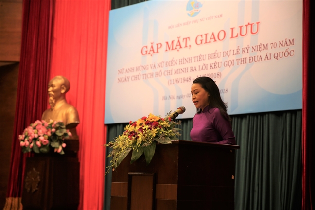 Cuộc gặp xúc động của những nữ anh hùng Cuoc gap xuc dong cua nhung nu anh hung