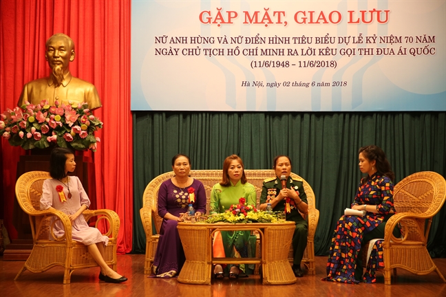 Cuộc gặp xúc động của những nữ anh hùng Cuoc gap xuc dong cua nhung nu anh hung