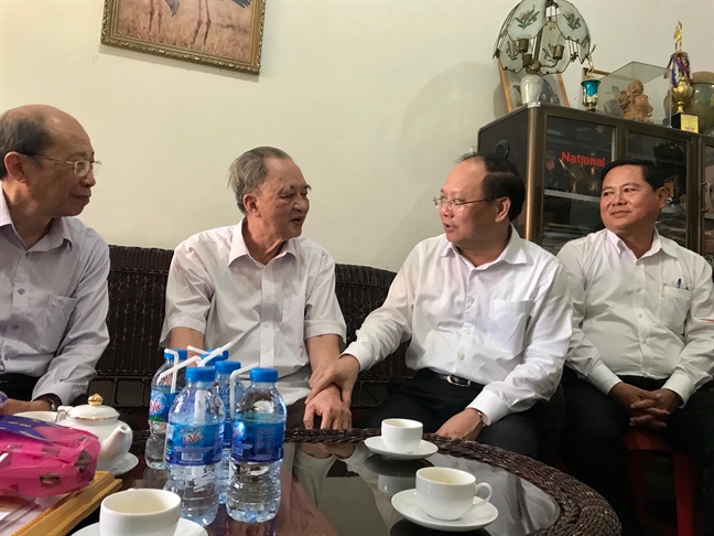 Lãnh đạo TP.HCM thăm các cụ cao tuổi tiêu biểu Lanh dao TP.HCM tham cac cu cao tuoi tieu bieu