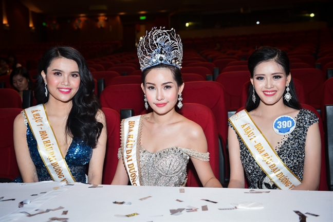 Cục trưởng Cục NTBD: ‘Sẽ có quy định về truất ngôi hoa hậu' Cuc truong Cuc NTBD: ‘Se co quy dinh ve truat ngoi hoa hau'