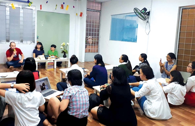 Cắp sách đi học làm cha mẹ Cap sach di hoc lam cha me
