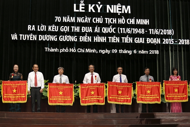 Thi đua yêu nước để cống hiến vì cuộc sống của nhân dân Thi dua yeu nuoc de cong hien vi cuoc song cua nhan dan