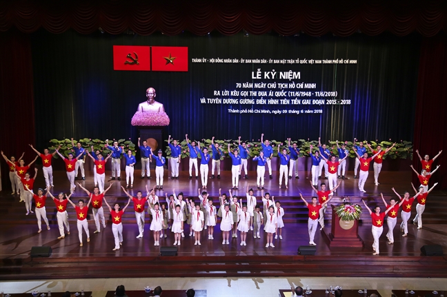 Thi đua yêu nước để cống hiến vì cuộc sống của nhân dân Thi dua yeu nuoc de cong hien vi cuoc song cua nhan dan