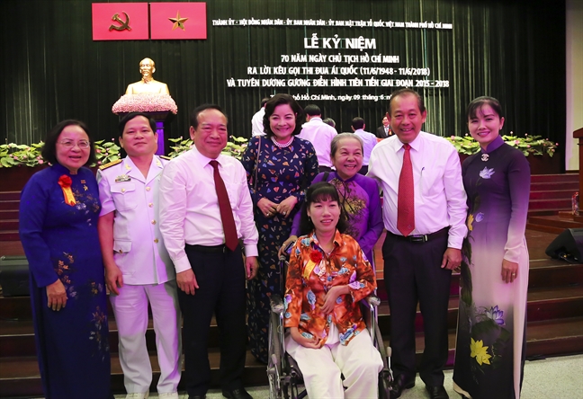 Thi đua yêu nước để cống hiến vì cuộc sống của nhân dân Thi dua yeu nuoc de cong hien vi cuoc song cua nhan dan