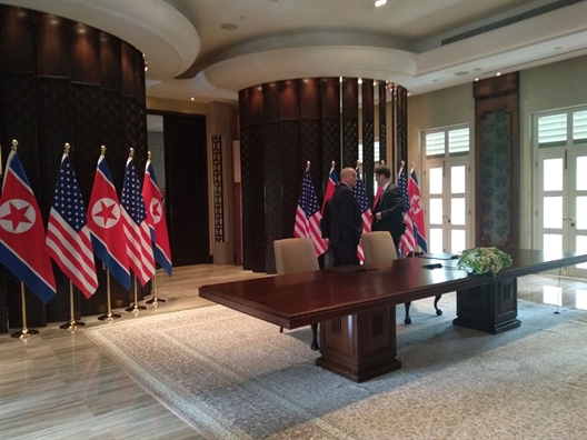 Cử chỉ bất ngờ của Tổng thống Trump dành cho lãnh đạo Triều Tiên Cu chi bat ngo cua Tong thong Trump danh cho lanh dao Trieu Tien
