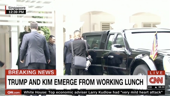 Cử chỉ bất ngờ của Tổng thống Trump dành cho lãnh đạo Triều Tiên Cu chi bat ngo cua Tong thong Trump danh cho lanh dao Trieu Tien