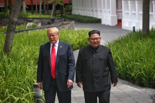 Cử chỉ bất ngờ của Tổng thống Trump dành cho lãnh đạo Triều Tiên Cu chi bat ngo cua Tong thong Trump danh cho lanh dao Trieu Tien