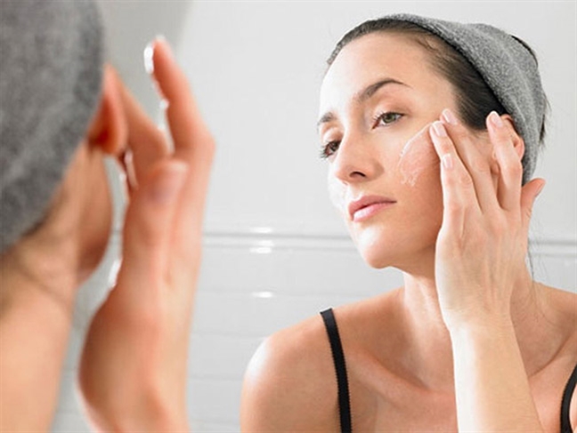 Thói quen không ngờ khiến da bị sẹo sau khi trị mụn Thoi quen khong ngo khien da bi seo sau khi tri mun