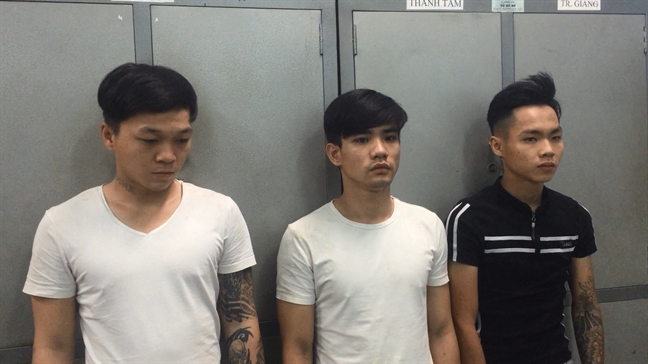 Băng nhóm hành hung du khách nước ngoài rồi đánh cướp Bang nhom hanh hung du khach nuoc ngoai roi danh cuop