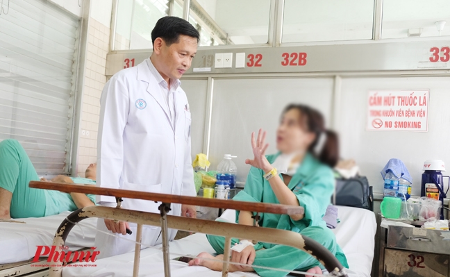 Cô gái trong vụ cháy chung cư Carina nhập viện trở lại do không nói được Co gai trong vu chay chung cu Carina nhap vien tro lai do khong noi duoc