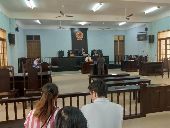 Dùng 'sim rác' tố tiêu cực, giám đốc doanh nghiệp bị xử phạt 12 tháng tù Dung 'sim rac' to tieu cuc, giam doc doanh nghiep bi xu phat 12 thang tu