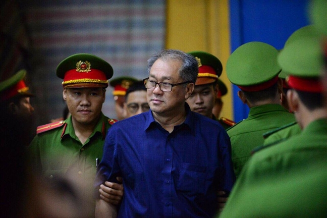 Nguyên phó thống đốc Ngân hàng Nhà nước Đặng Thanh Bình hầu tòa Nguyen pho thong doc Ngan hang Nha nuoc Dang Thanh Binh hau toa