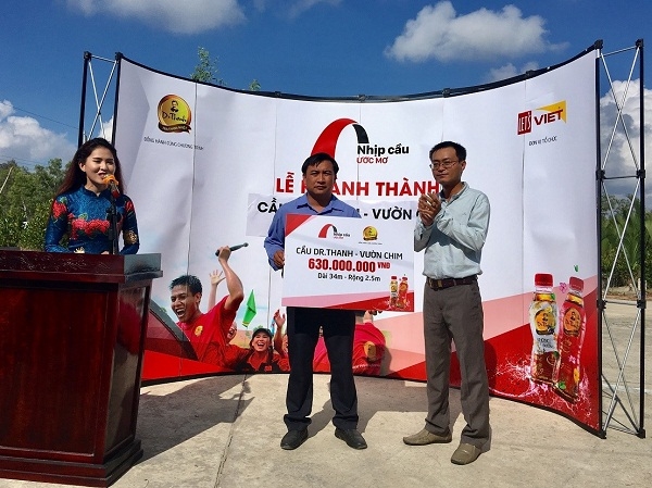 Tân Hiệp Phát tiếp tục khánh thành cầu Dr Thanh – Vườn Chim cho người dân Giá Rai (Bạc Liêu) Tan Hiep Phat tiep tuc khanh thanh cau Dr Thanh – Vuon Chim cho nguoi dan Gia Rai (Bac Lieu)