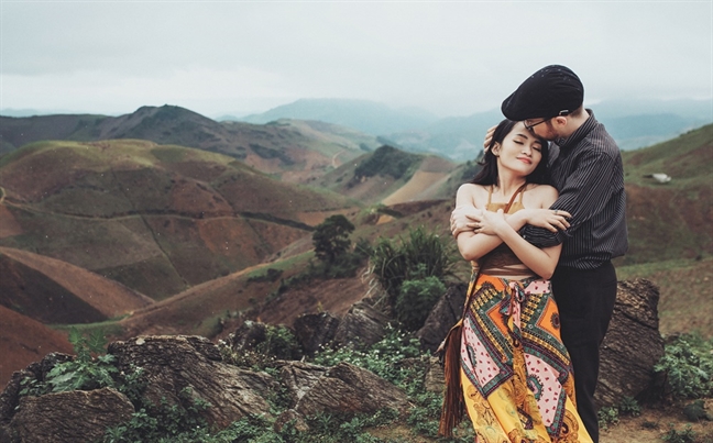 'Anh sẽ làm bất cứ điều gì em muốn vì anh biết điều đó làm em vui' 'Anh se lam bat cu dieu gi em muon vi anh biet dieu do lam em vui'