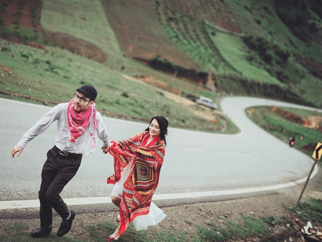 'Anh sẽ làm bất cứ điều gì em muốn vì anh biết điều đó làm em vui' 'Anh se lam bat cu dieu gi em muon vi anh biet dieu do lam em vui'
