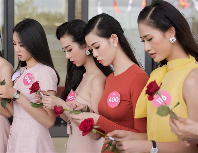 Thí sinh ‘Hoa hậu Việt Nam 2018’ tổ chức đám cưới tập thể cho người khuyết tật Thi sinh ‘Hoa hau Viet Nam 2018’ to chuc dam cuoi tap the cho nguoi khuyet tat