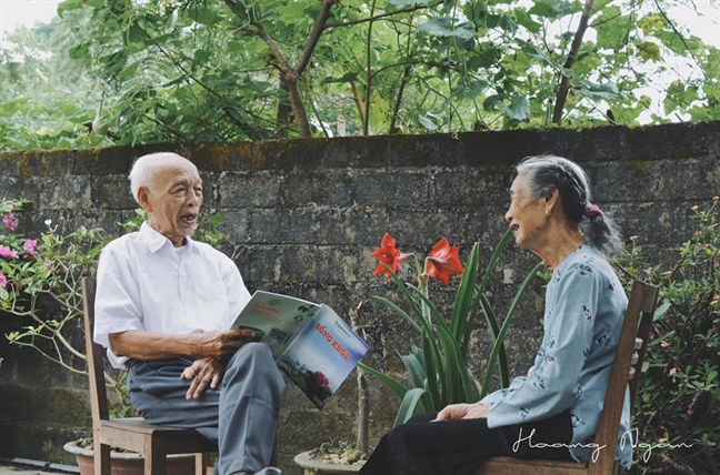 Ngày gia đình, chuyện tình già của 'ông bà anh' khiến cộng đồng mạng phát sốt Ngay gia dinh, chuyen tinh gia cua 'ong ba anh' khien cong dong mang phat sot