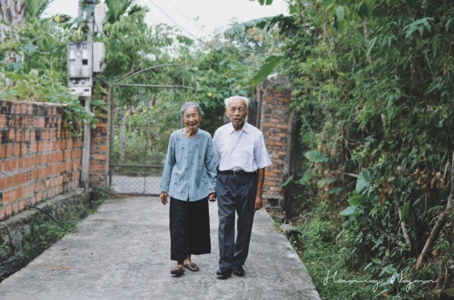 Ngày gia đình, chuyện tình già của 'ông bà anh' khiến cộng đồng mạng phát sốt Ngay gia dinh, chuyen tinh gia cua 'ong ba anh' khien cong dong mang phat sot