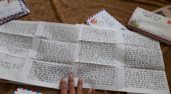 Hơn trăm lá thư tay hệt như thời 'ông bà anh' của đôi vợ chồng yêu xa Hon tram la thu tay het nhu thoi 'ong ba anh' cua doi vo chong yeu xa