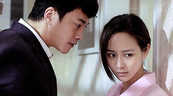 Cứ gần sáng, mẹ chồng lại gõ cửa phòng ngủ vợ chồng tôi Cu gan sang, me chong lai go cua phong ngu vo chong toi