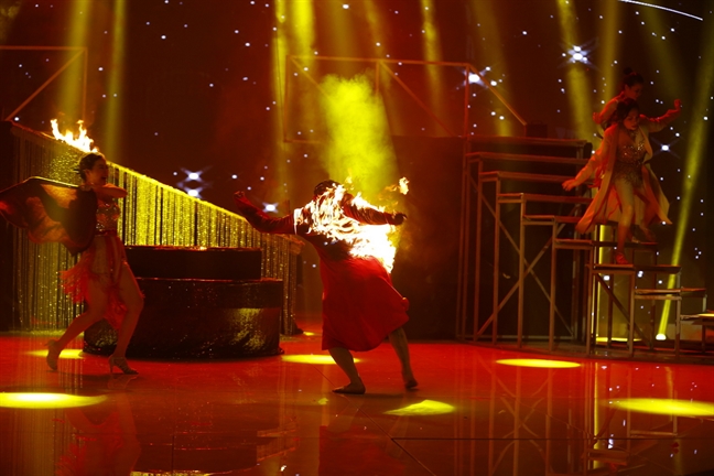 Thí sinh Trần Mỹ Ngọc đăng quang Quán quân 'Duyên dáng boléro 2018' Thi sinh Tran My Ngoc dang quang Quan quan 'Duyen dang bolero 2018'