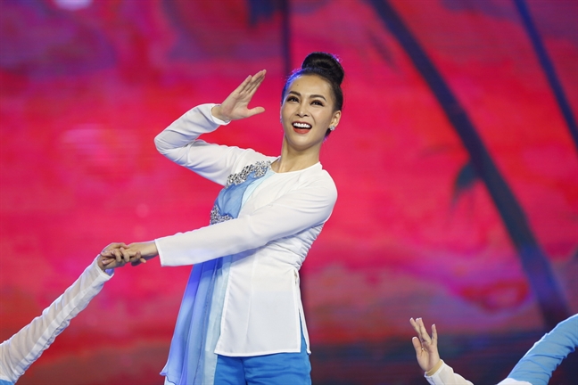 Thí sinh Trần Mỹ Ngọc đăng quang Quán quân 'Duyên dáng boléro 2018' Thi sinh Tran My Ngoc dang quang Quan quan 'Duyen dang bolero 2018'