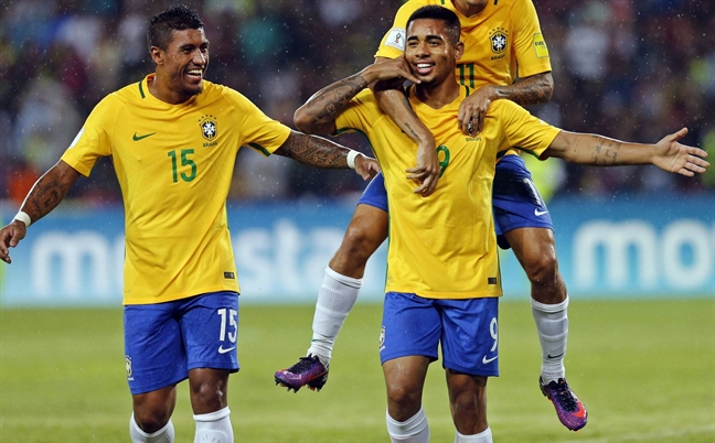 Mẹ đơn thân cùng con chạm đến giấc mơ tuyệt vời World Cup Me don than cung con cham den giac mo tuyet voi World Cup