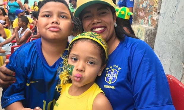 Mẹ đơn thân cùng con chạm đến giấc mơ tuyệt vời World Cup Me don than cung con cham den giac mo tuyet voi World Cup