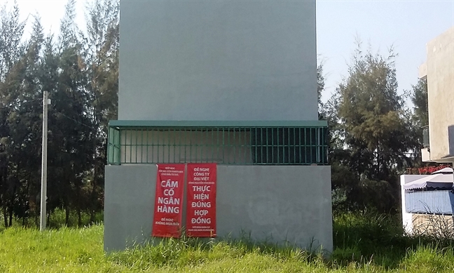 Khách hàng chới với trong 'ma trận' hợp đồng nhà đất Khach hang choi voi trong 'ma tran' hop dong nha dat