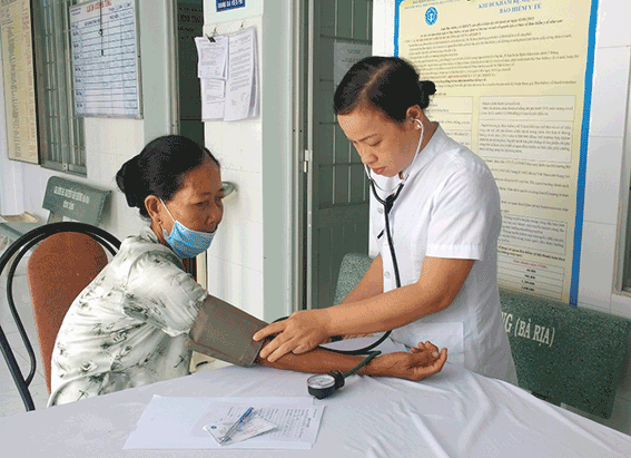 Bộ trưởng Y tế: Khám tại trạm y tế chỉ được vài viên thuốc Bo truong Y te: Kham tai tram y te chi duoc vai vien thuoc