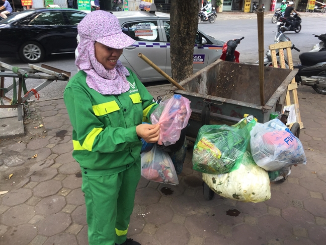 Những phụ nữ mưu sinh dưới cái nắng kỷ lục Nhung phu nu muu sinh duoi cai nang ky luc
