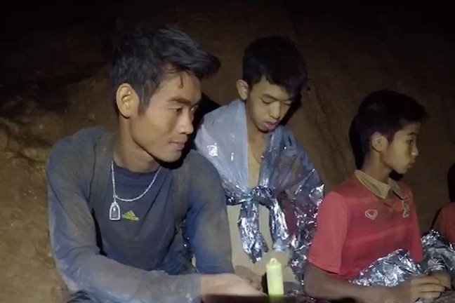Niềm tin và ý chí của HLV Ekapol đã cứu sống cả đội bóng Thái Lan Niem tin va y chi cua HLV Ekapol da cuu song ca doi bong Thai Lan